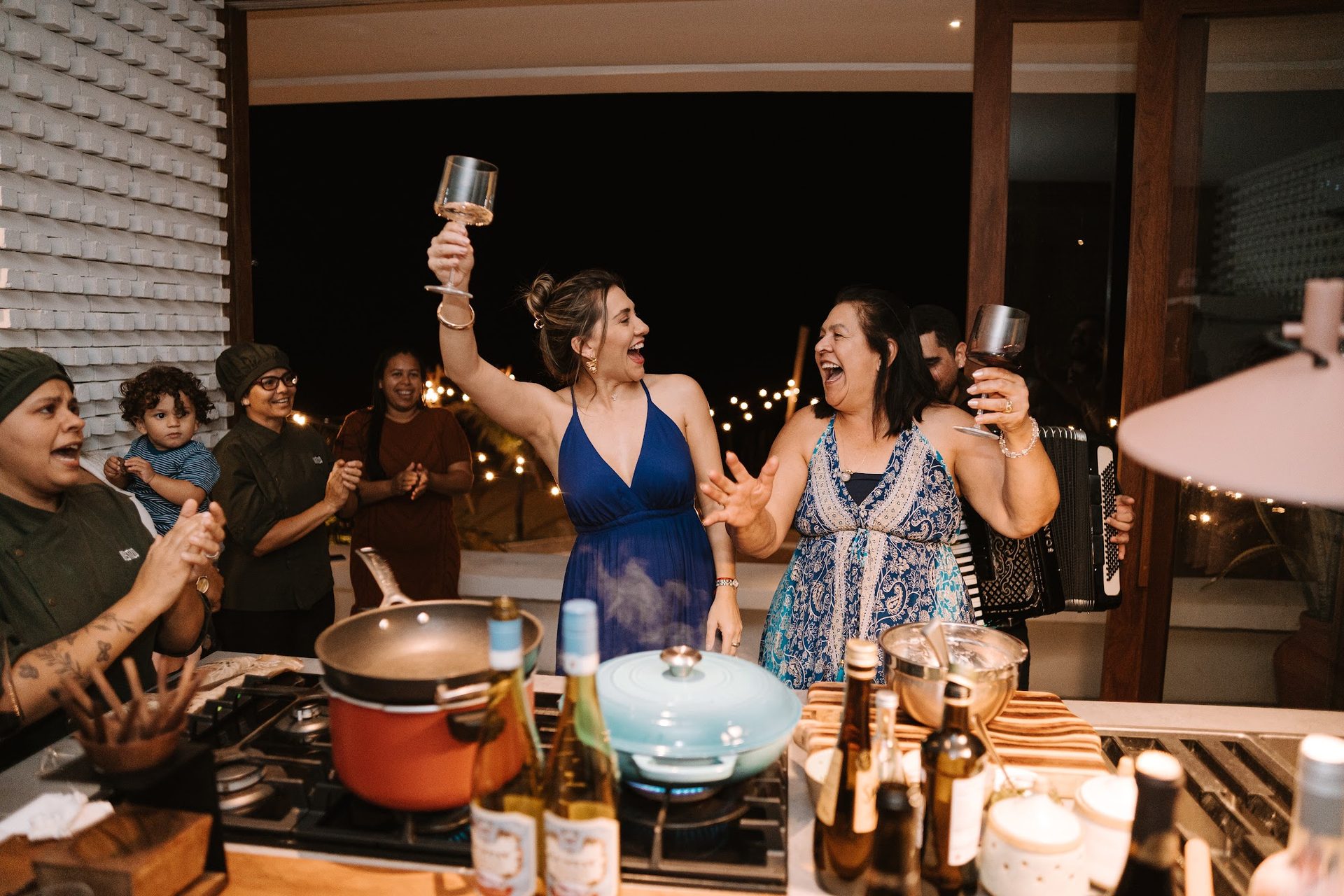 Noite especial com música na cozinha da Pousada Mestizo